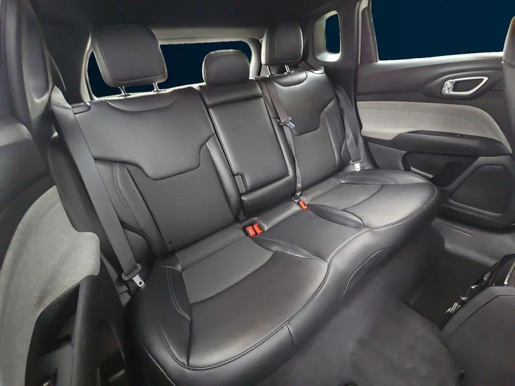 Used 2026 White Jeep Latitude image 18