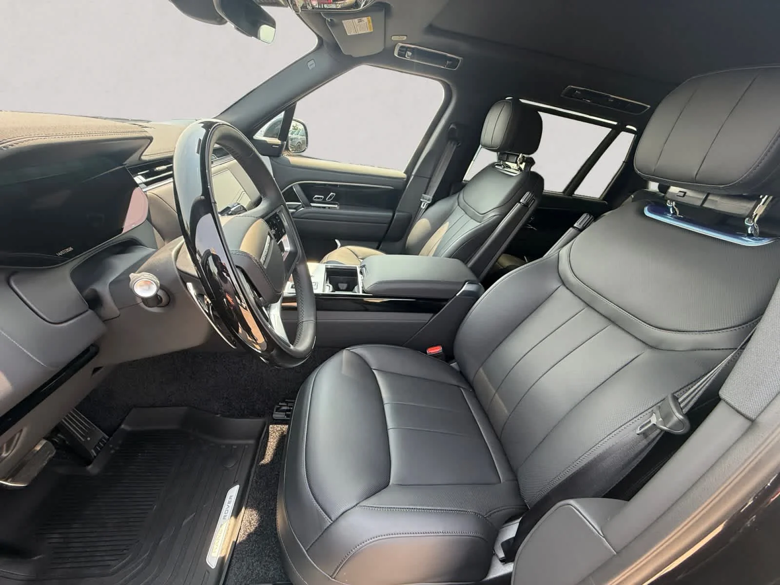 New 2026 Santorini Black Land Rover SE image 9