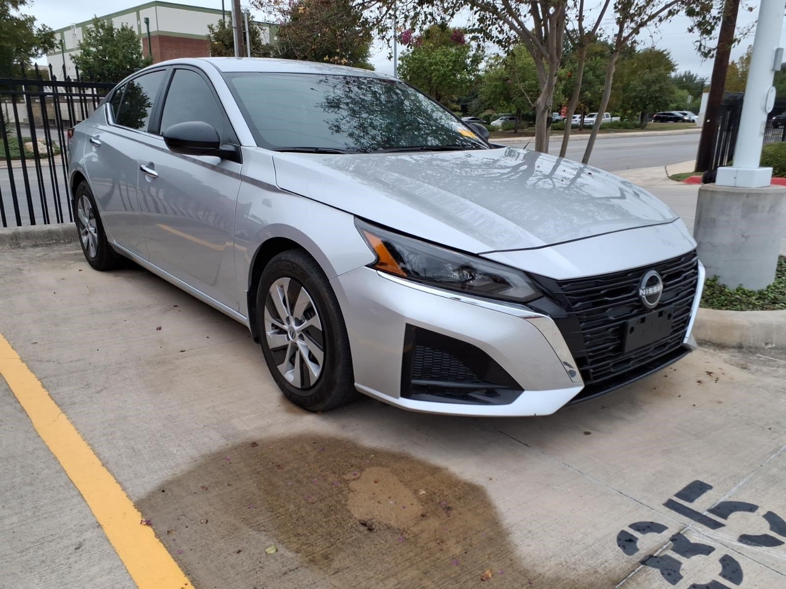 Used 2025 Brilliant Silver Metallic Nissan S image 3
