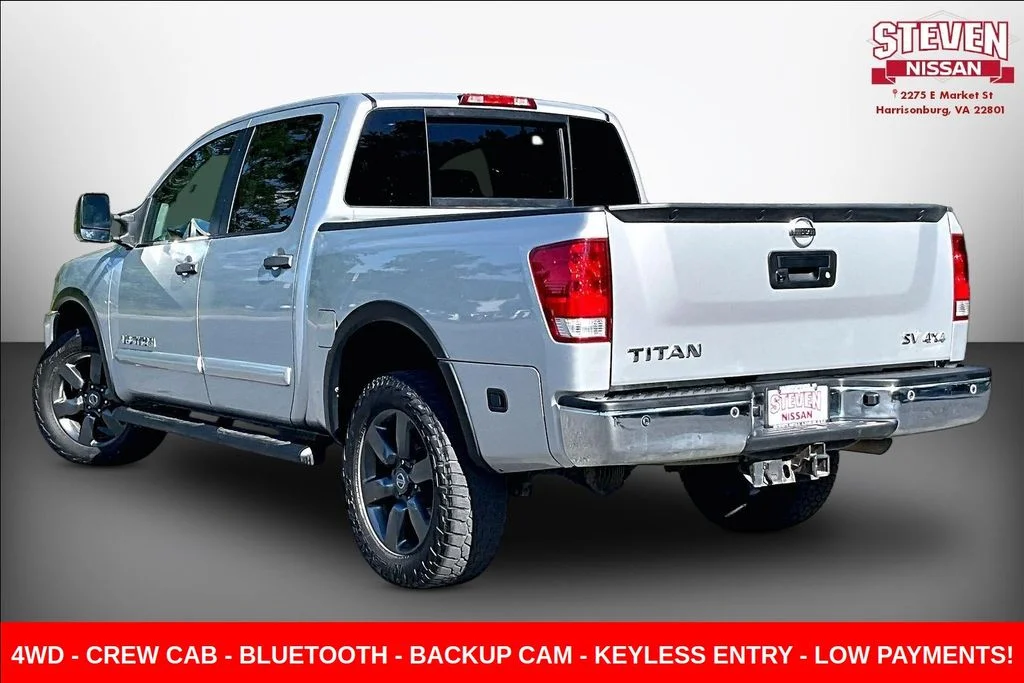 Used 2015 Silver Nissan SV image 4