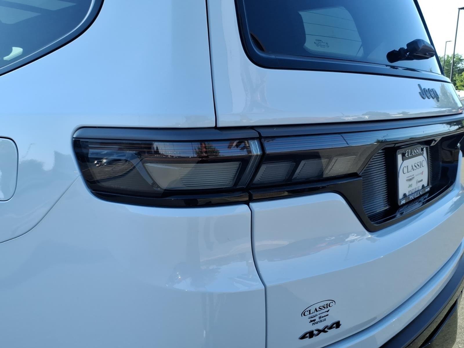New 2026 Bright White Clear-Coat Exterior Paint Jeep Upland image 15
