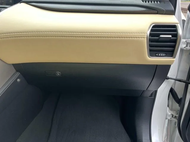 Used 2019 White Lexus 300h image 27