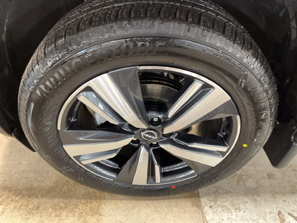 Used 2023 White Nissan SL image 12