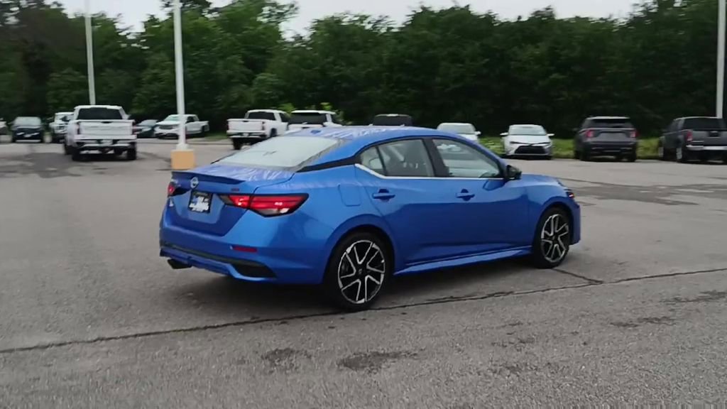 2025 Nissan Sentra SR - Photo 8