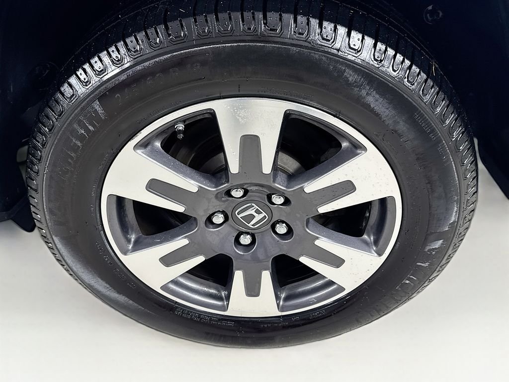 Used 2019 White Diamond Honda RTL-T image 41