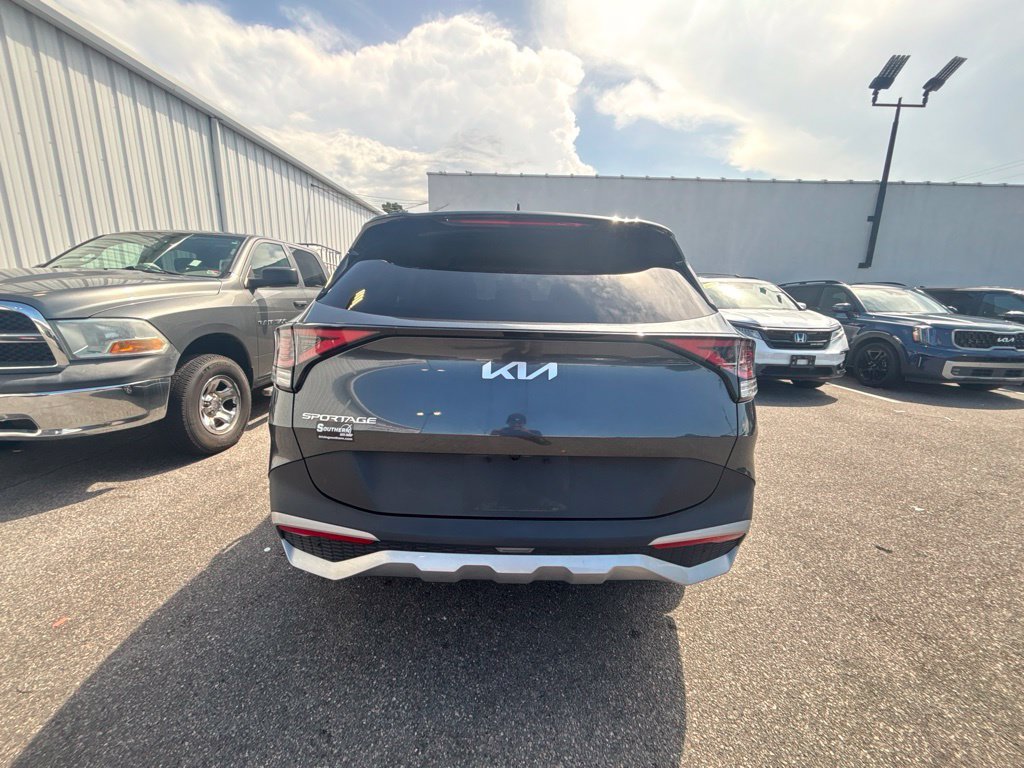 Used 2023 Gry Kia EX image 4