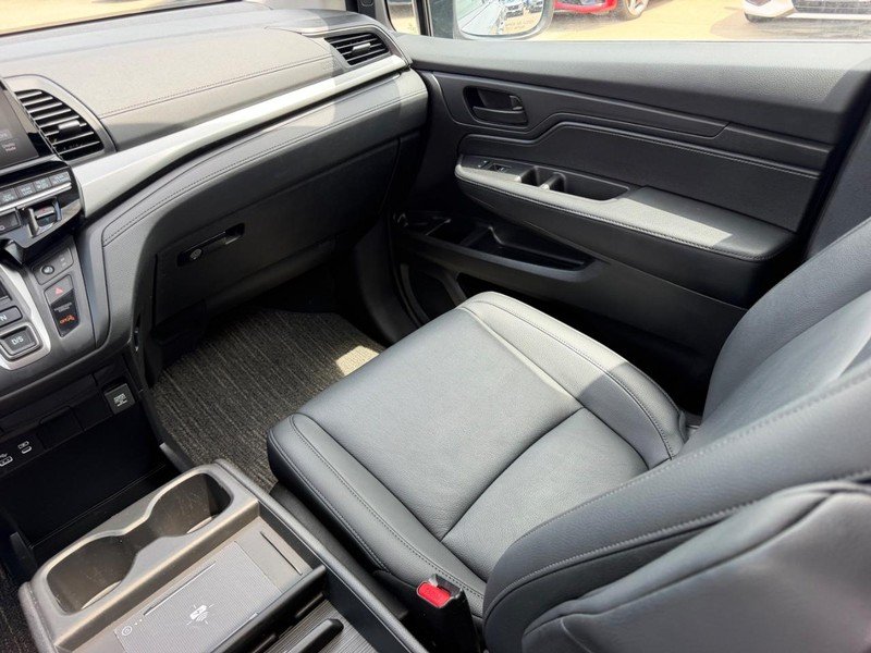 Certified Used 2025 Solar Silver Metallic Honda EX-L image 20