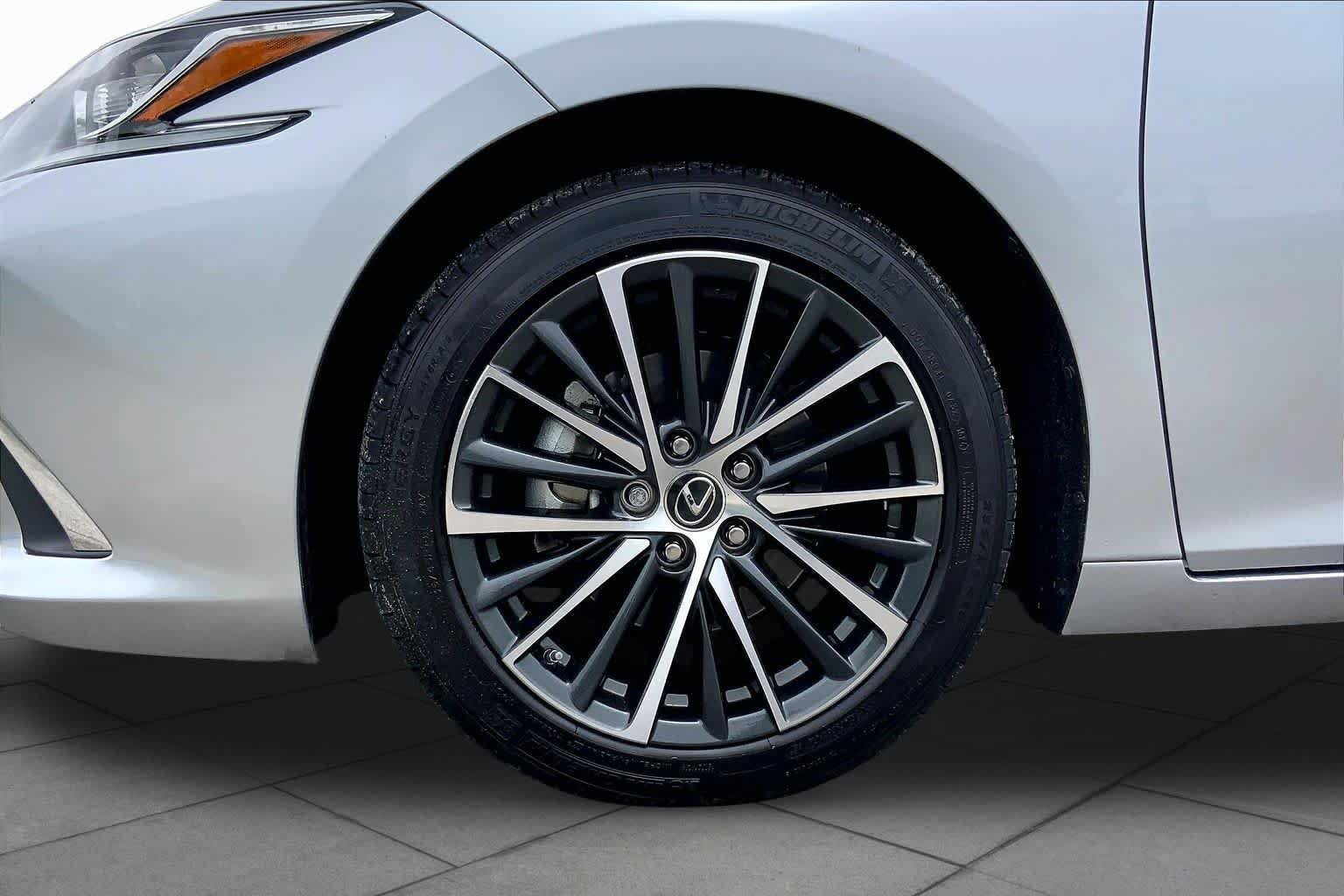 Used 2024 Iridium Lexus  image 11