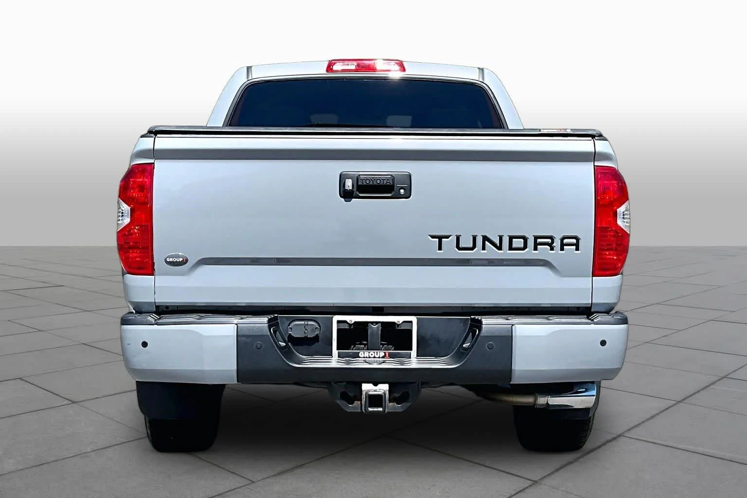 Used 2018 Cement Toyota SR5 image 6