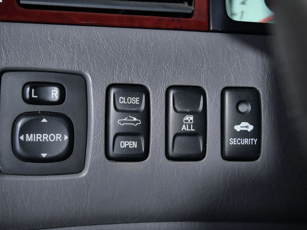 Used 2004 Black Toyota SLE image 27