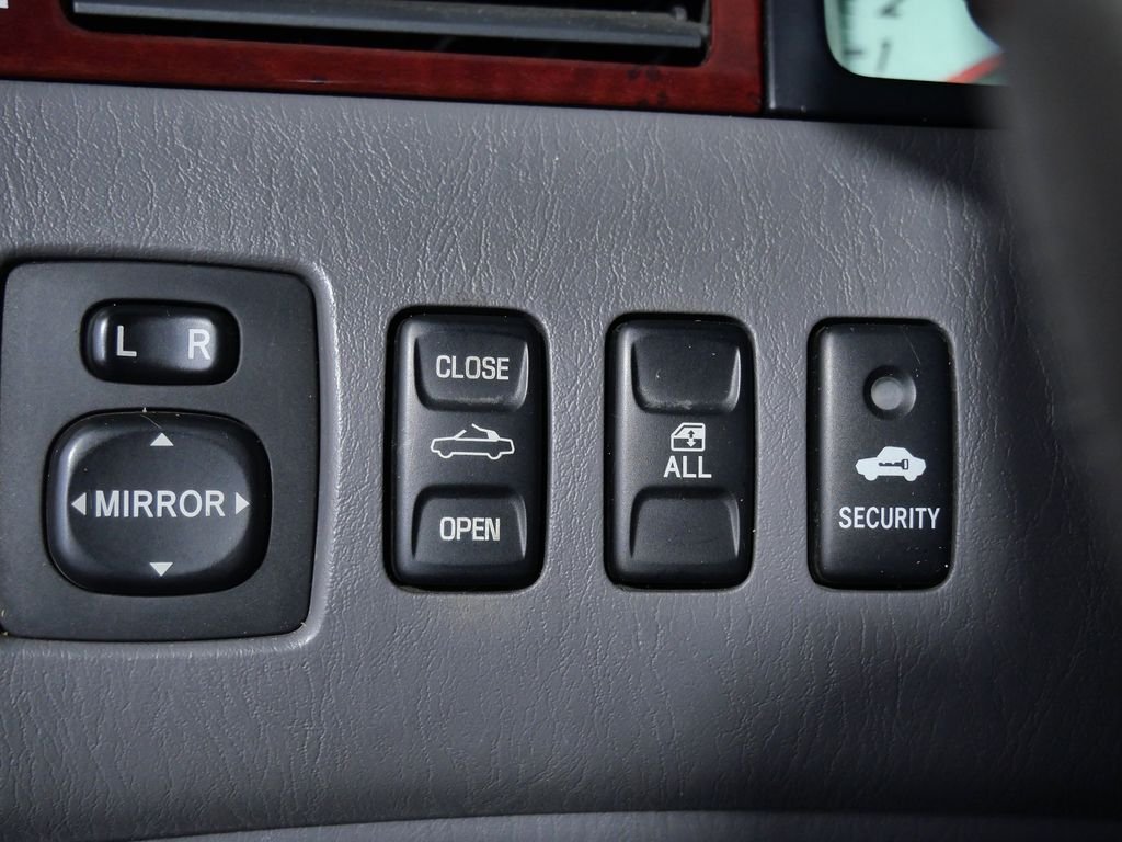 Used 2004 Black Toyota SLE image 27