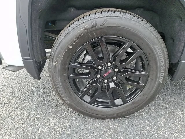New 2026 Summit White GMC Elevation image 9