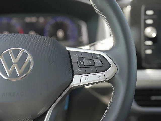 2025 Volkswagen Taos SEL - Photo 19