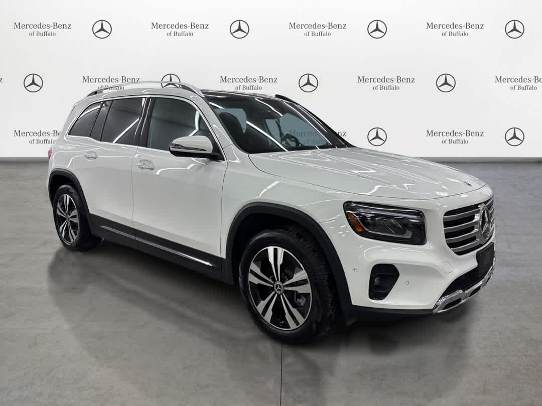 Certified Used 2025 Polar White Mercedes-Benz GLB 250 image 3