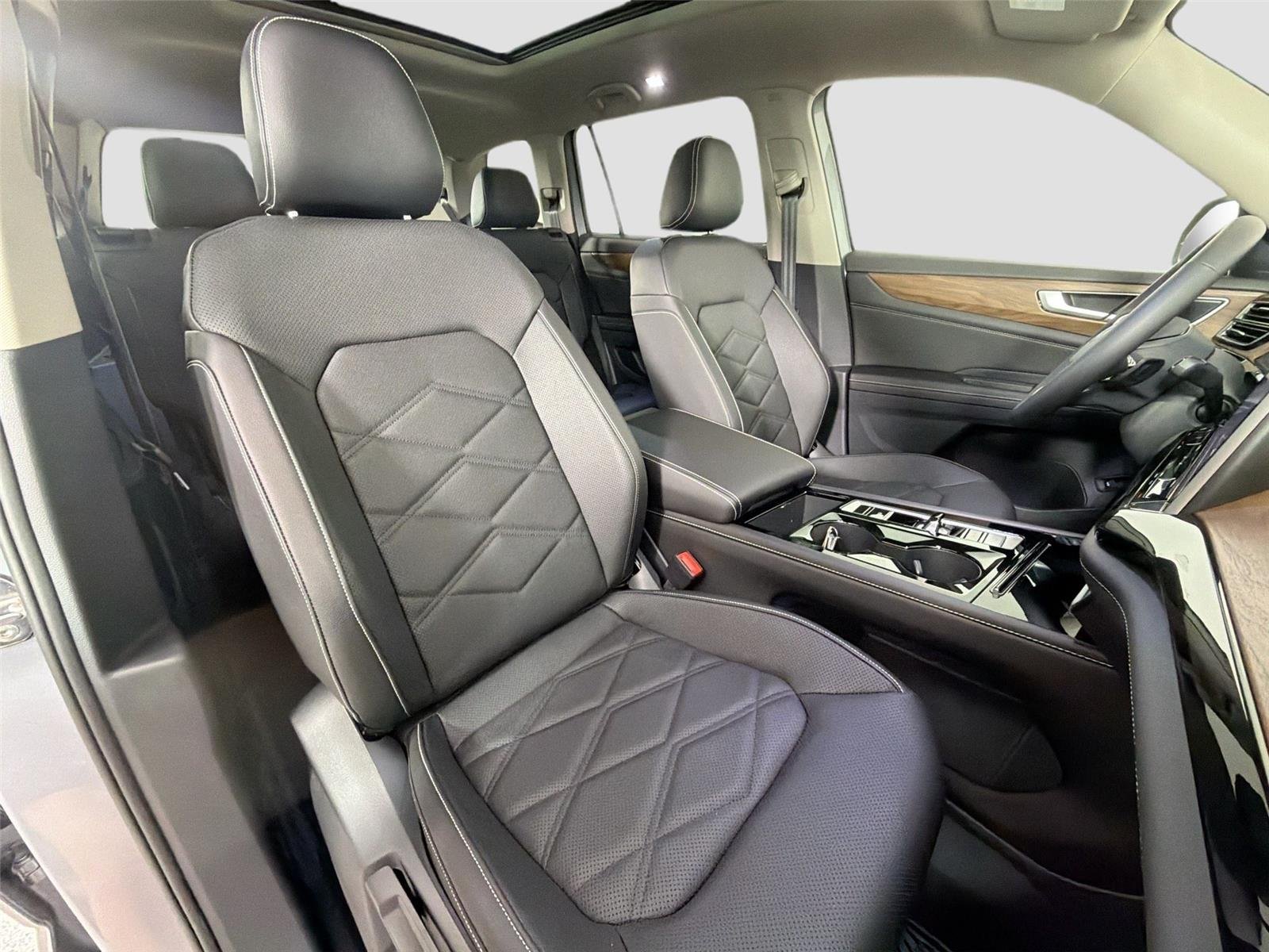 New 2026 Silver Mist Metallic Volkswagen 2.0T SE w/Technology image 28