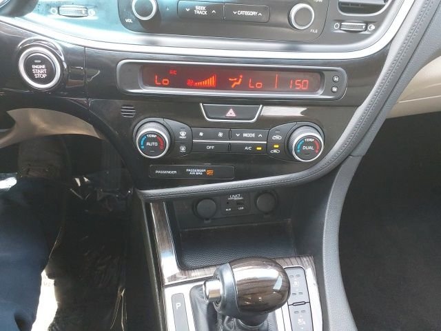 Used 2015 Black Kia EX image 17