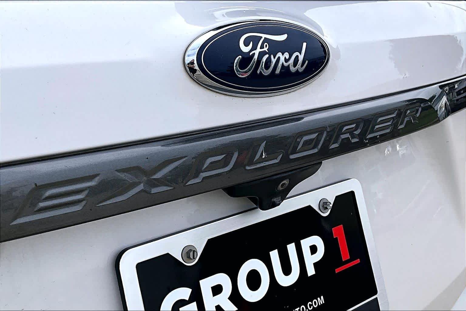 Used 2017 White Platinum Metallic Tri-Coat Ford XLT image 29