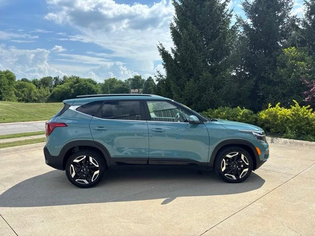 Used 2025 Blue Kia SX image 6