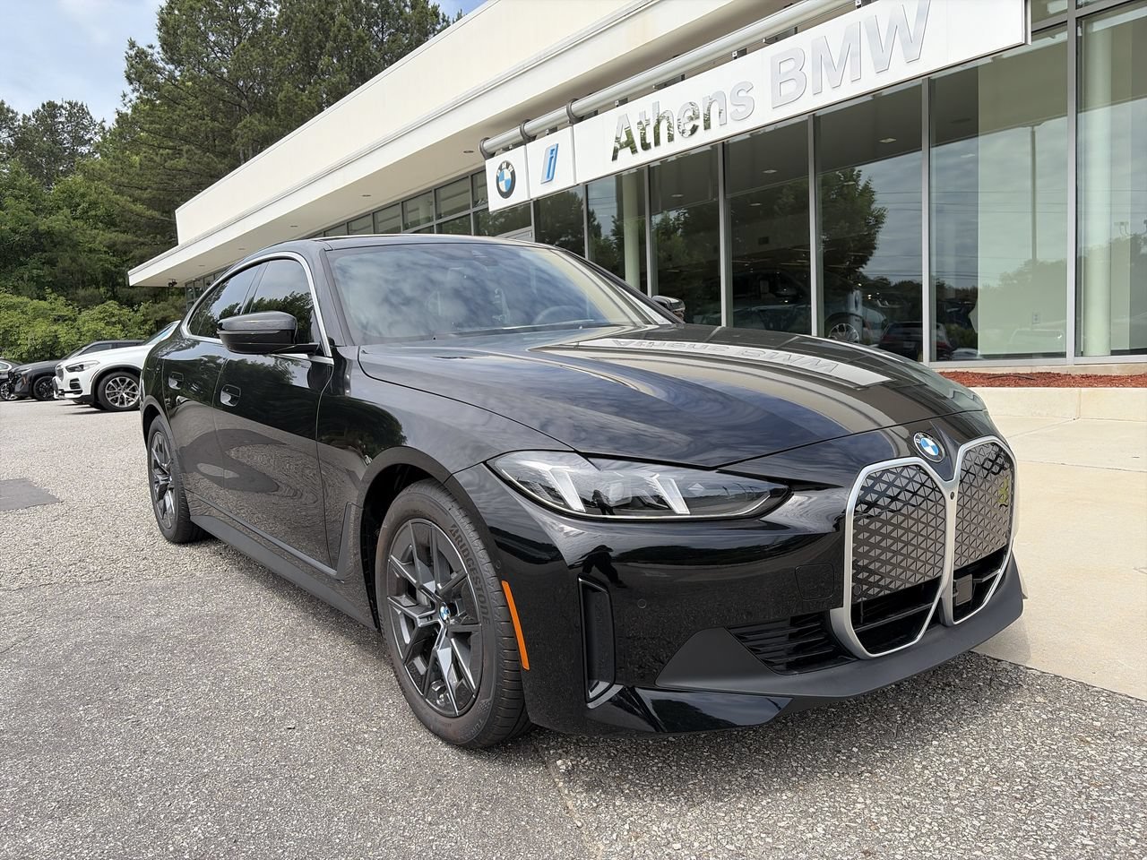 Used 2026 Jet Black BMW xDrive40 image 1
