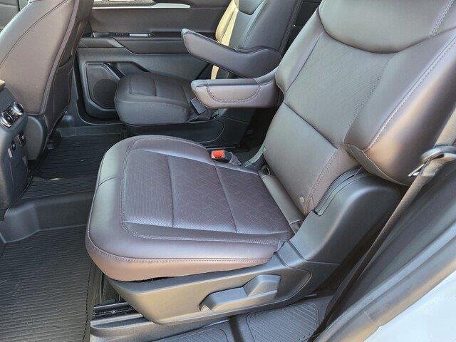 New 2026 Star White Metallic Tri-Coat Ford Platinum™ image 24