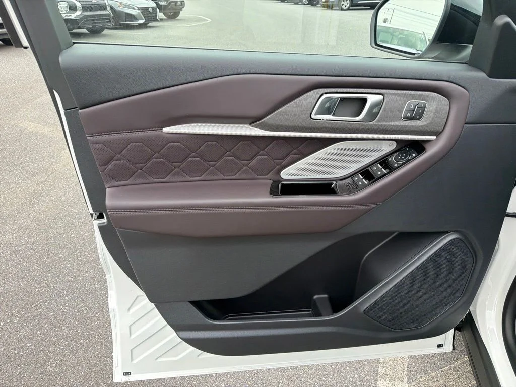 New 2026 Star White Metallic Tri-Coat Ford Platinum™ image 15