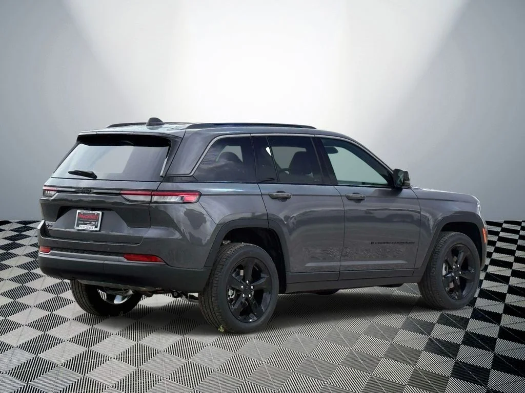New 2026 Baltic Gray Metallic Clear-Coat Exterior Paint Jeep Limited image 6