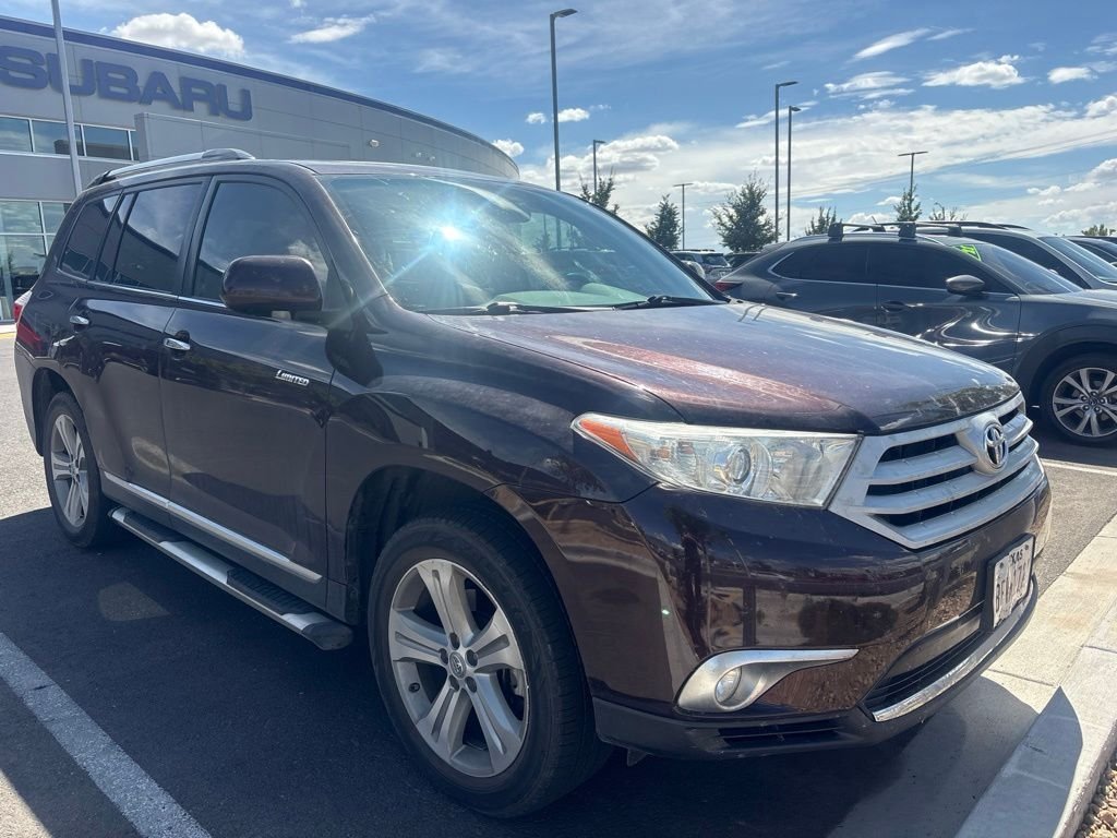 Used 2012  Toyota Limited image 2