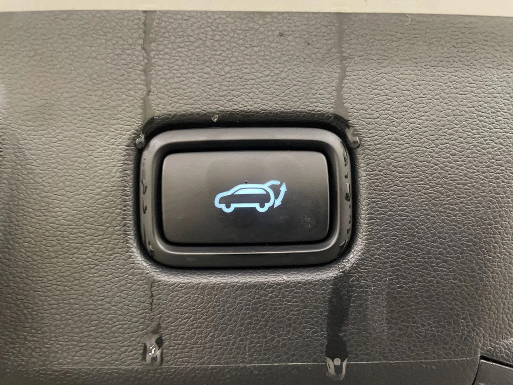 Used 2025 Shimmering Silver Hyundai SEL image 9