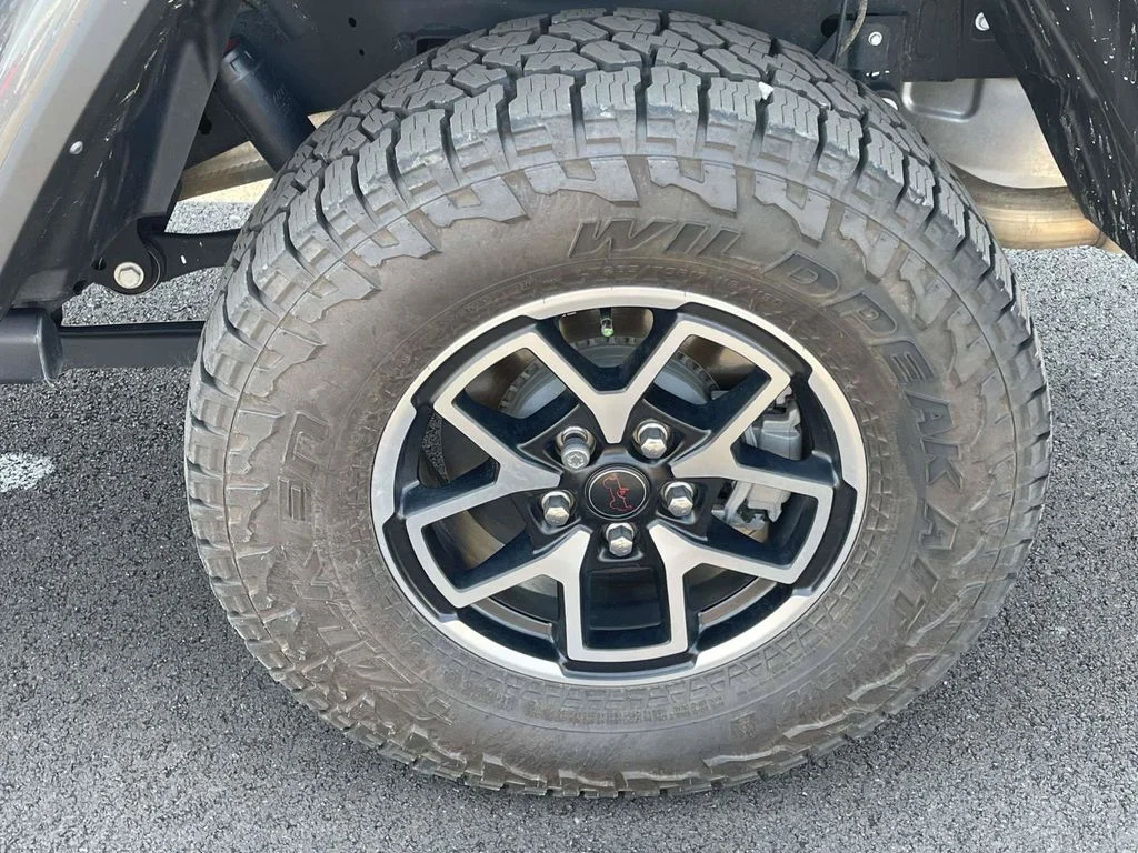 Used 2025 Gray Jeep Rubicon image 9