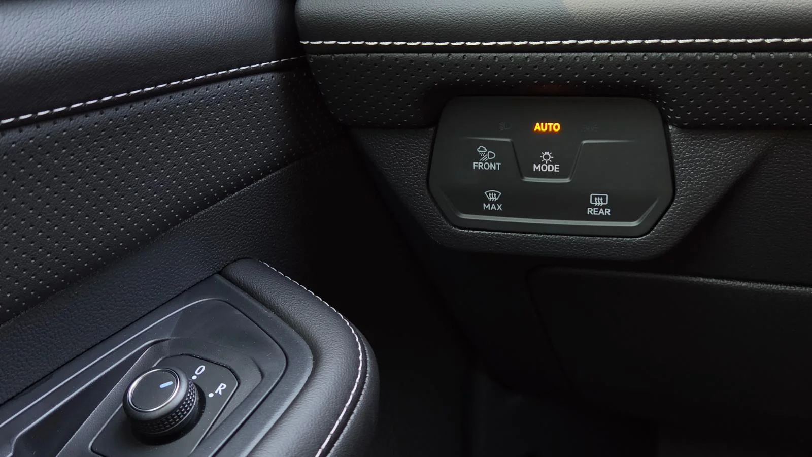 2026 Volkswagen Atlas Cross Sport SE w/Tech - Photo 25