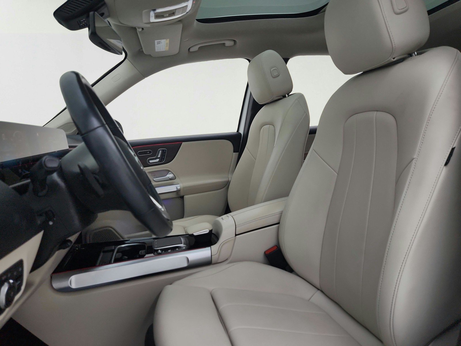 Used 2023 Polar White Mercedes-Benz GLB 250 image 17