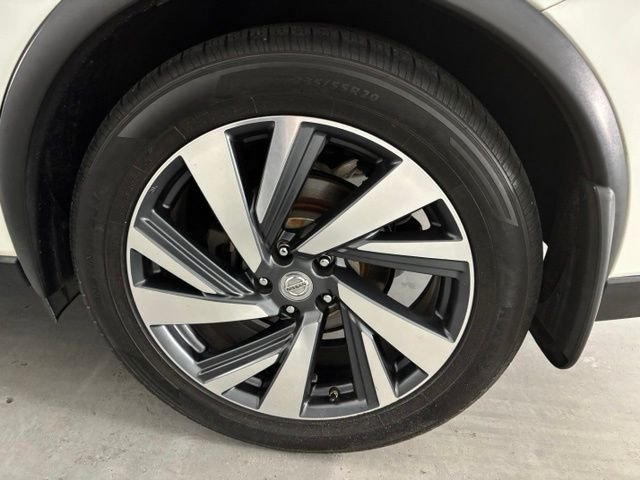Used 2015 White Nissan Platinum image 8