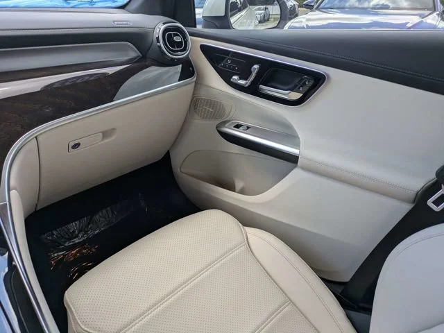 Used 2023 Polar White Mercedes-Benz GLC 300 image 6