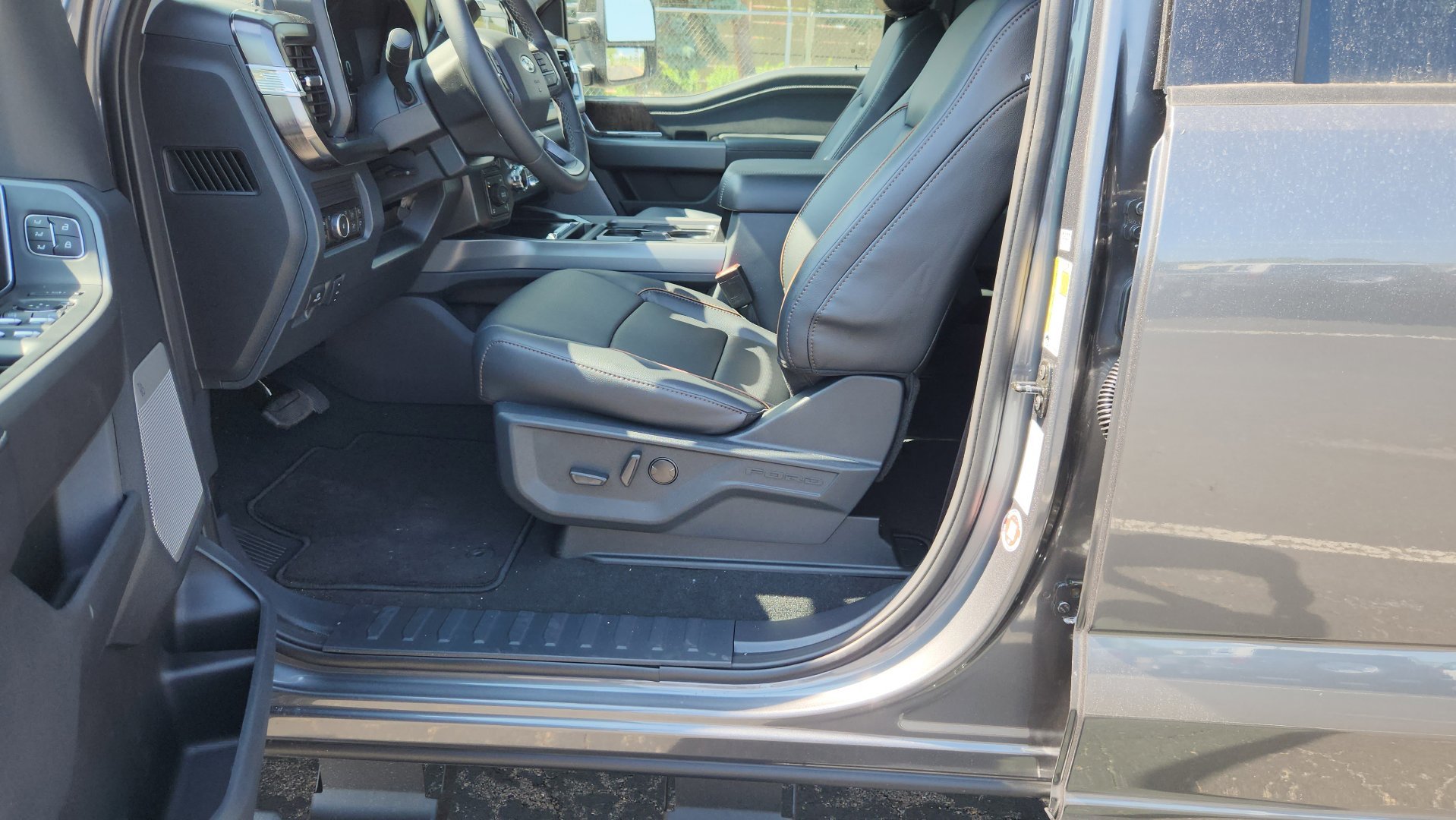 New 2026 Carbonized Gray Metallic Ford LARIAT image 24