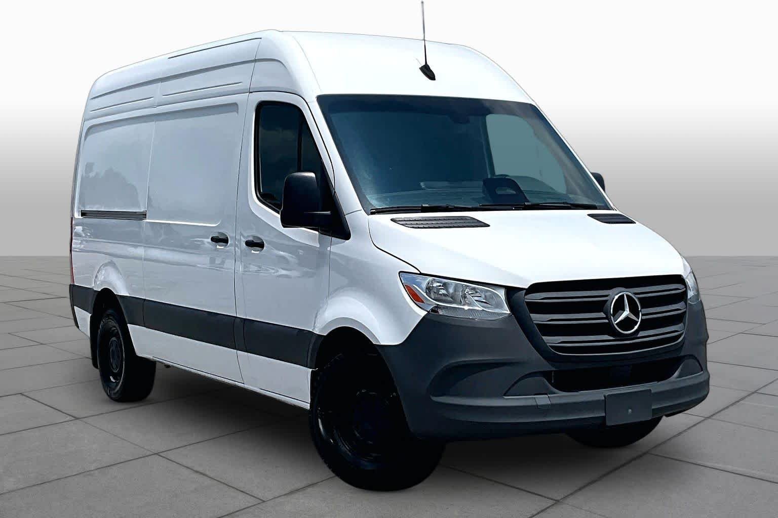 Used 2025 Arctic White Mercedes-Benz  image 3