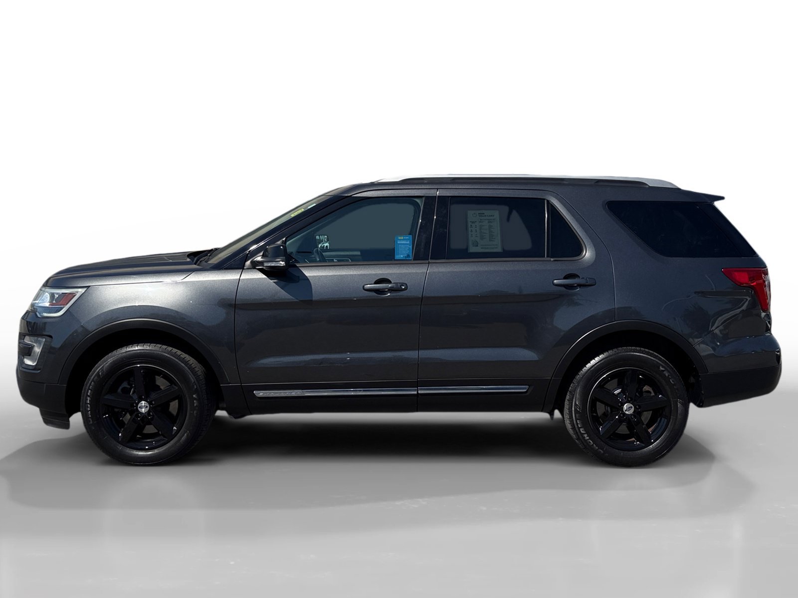 Used 2017 Magnetic Ford XLT image 2