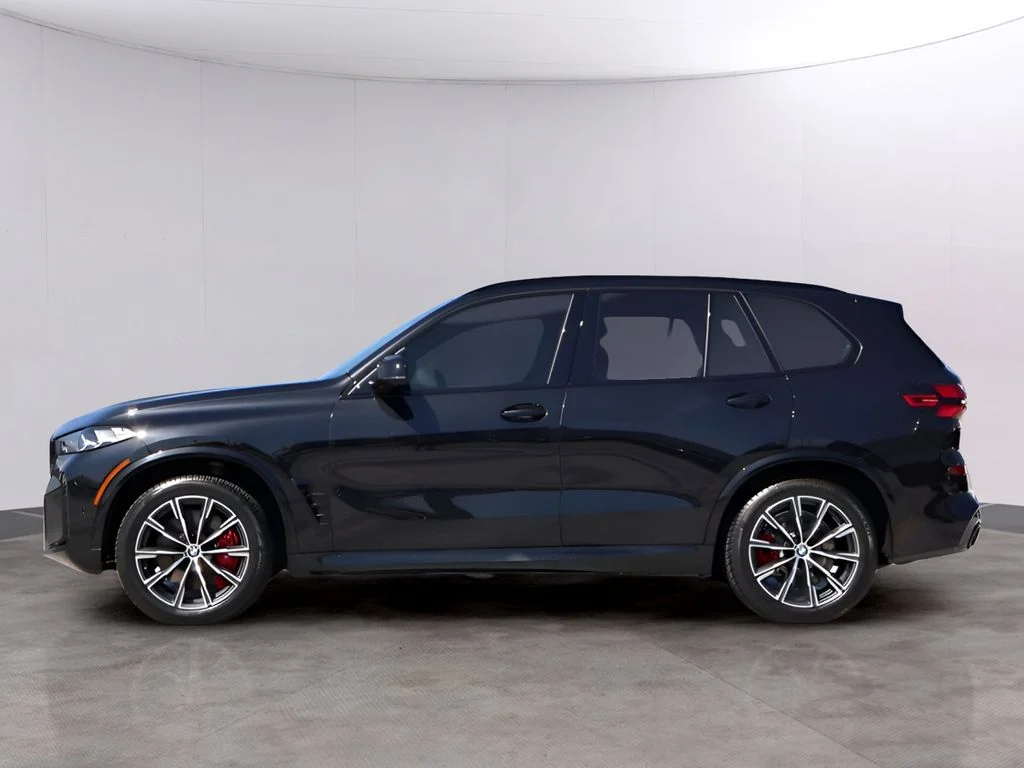 Used 2025 Black BMW M60i image 4