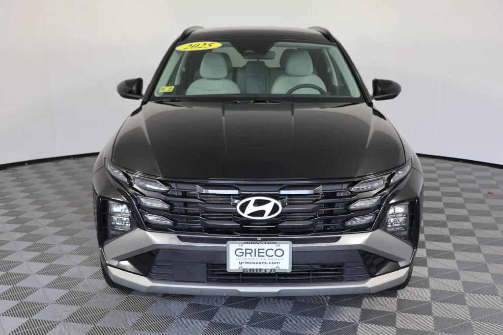 Used 2025 Phantom Black Hyundai SEL image 3