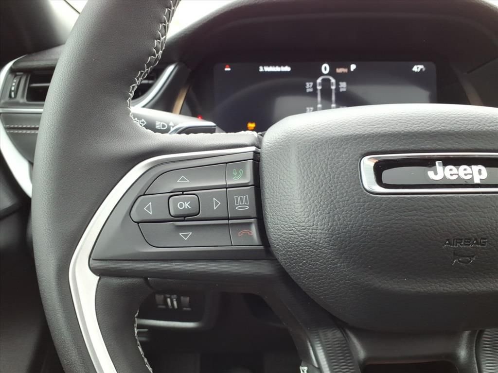 New 2025 Bright White Clear-Coat Exterior Paint Jeep Altitude X image 17