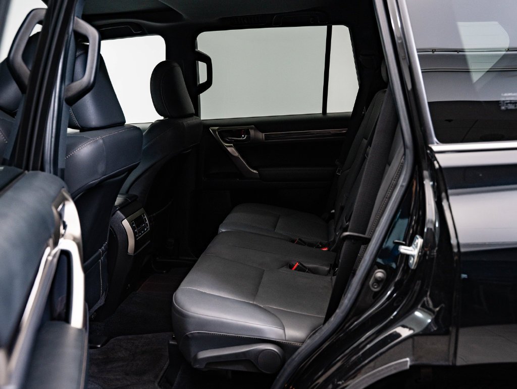 Used 2021 Black Lexus 460 image 41