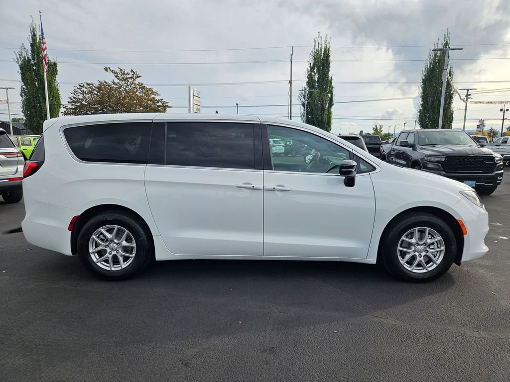 2026 Chrysler Voyager LX - Photo 7