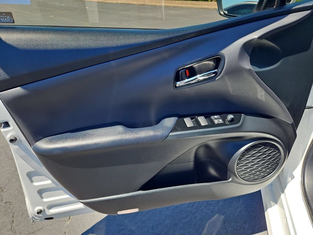 Used 2021 Pearl Toyota L image 10