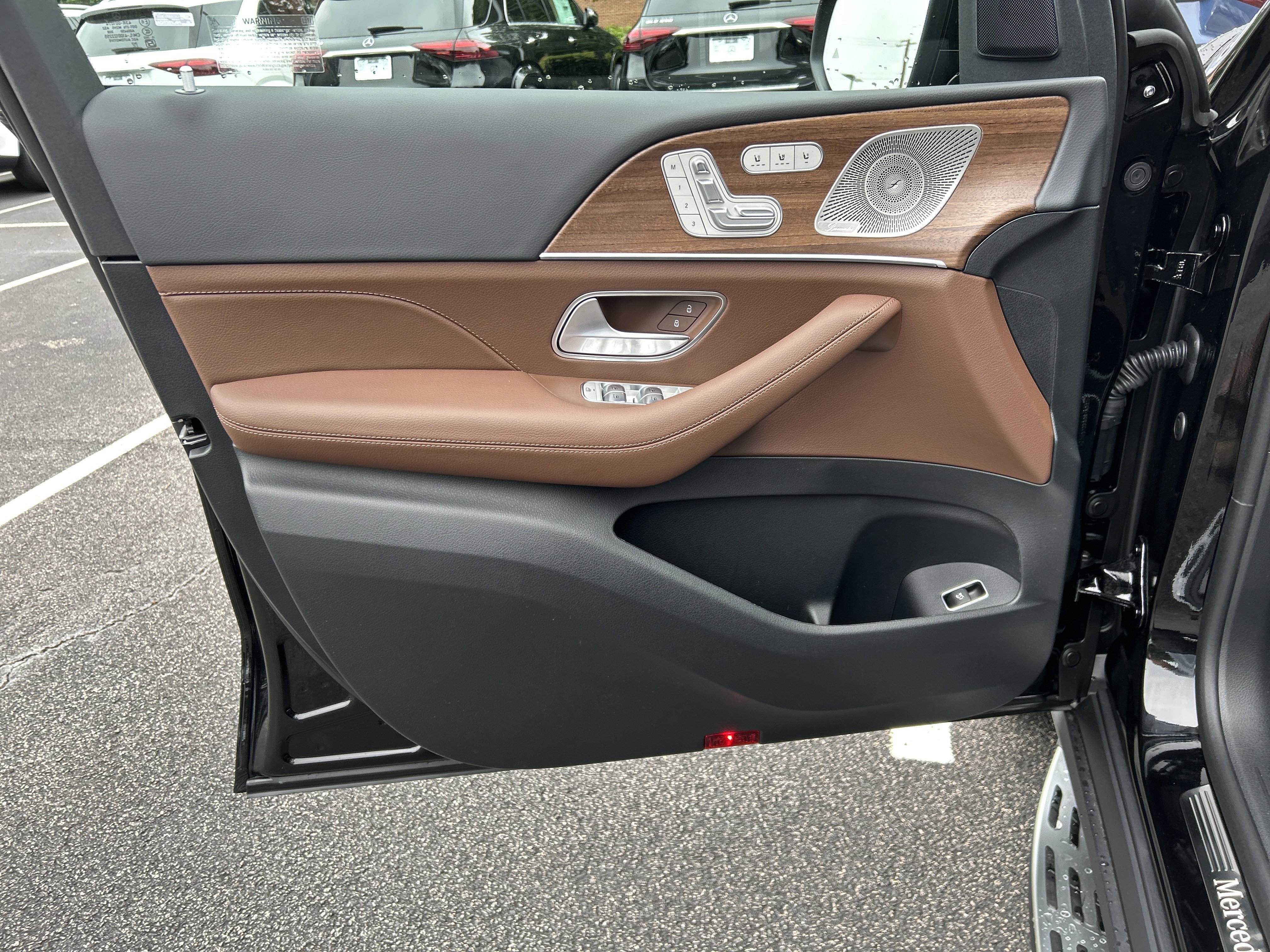 New 2026 Obsidian Black Metallic Mercedes-Benz GLE 350 4MATIC® SUV image 15