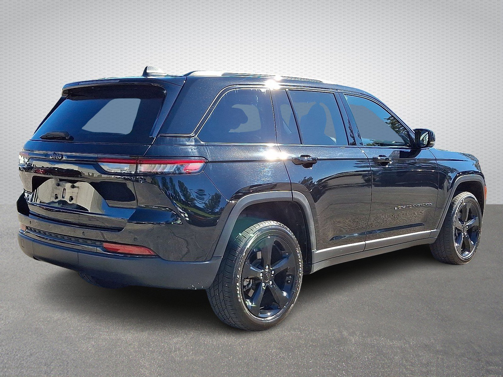 Certified Used 2023 Diamond Black Crystal Pearlcoat - PXJ Jeep Altitude 4x4 image 6