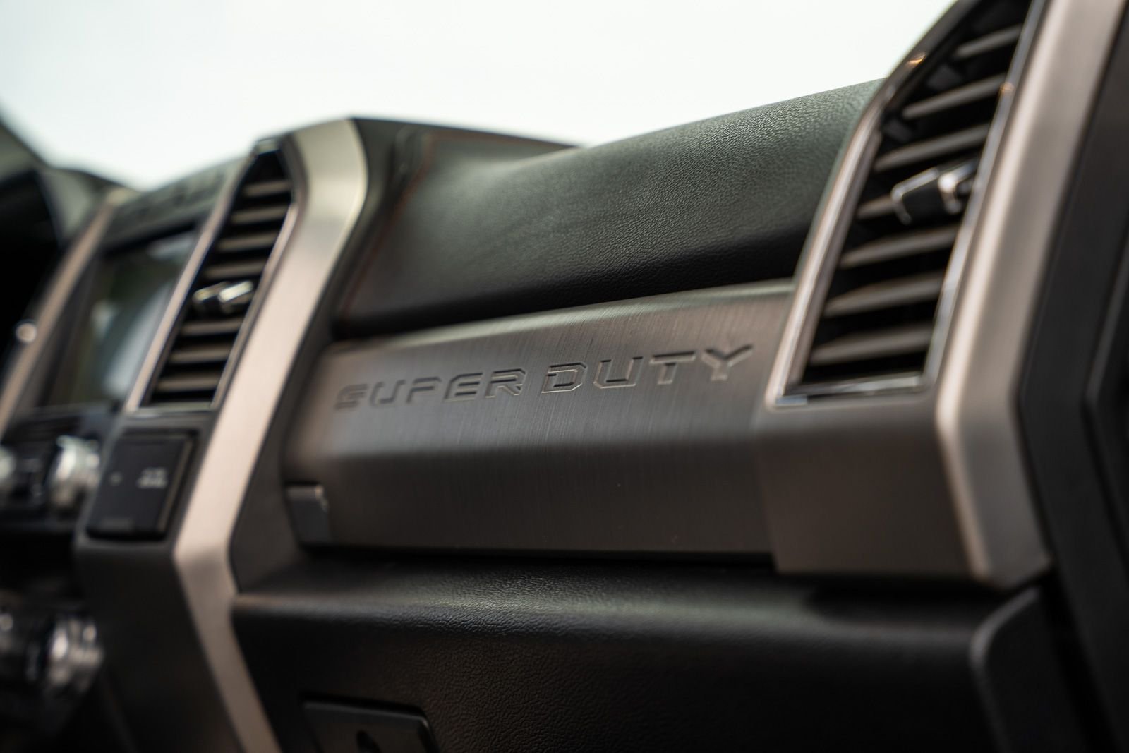 Used 2019 Black Ford Platinum image 17