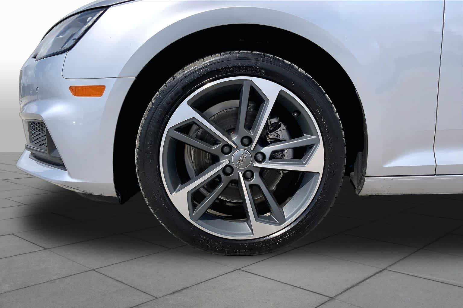Used 2019 Florett Silver Metallic Audi Titanium Premium image 11