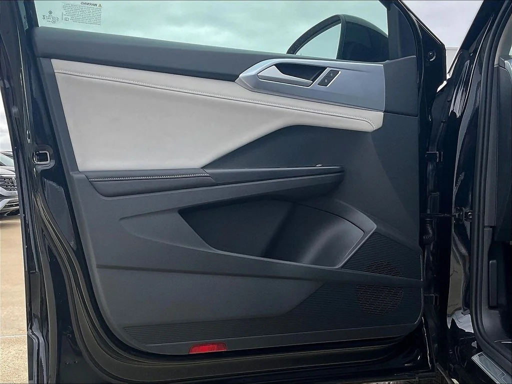 New 2026 Black Volkswagen 1.5T SE image 24
