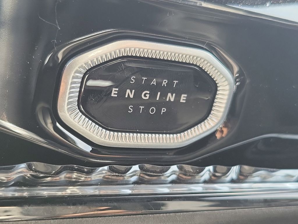 New 2026 Diamond Black Crystal Pearlcoat Jeep  image 26