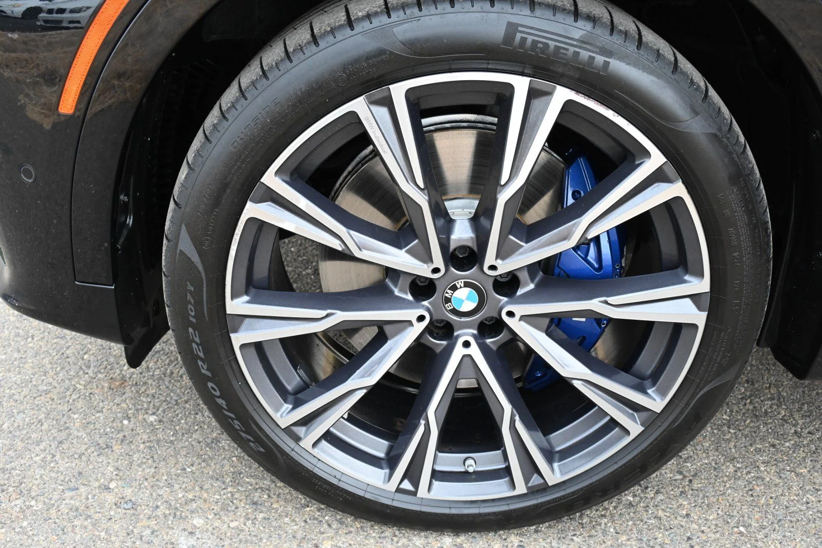 Used 2021 Black Sapphire Metallic BMW M50i image 21