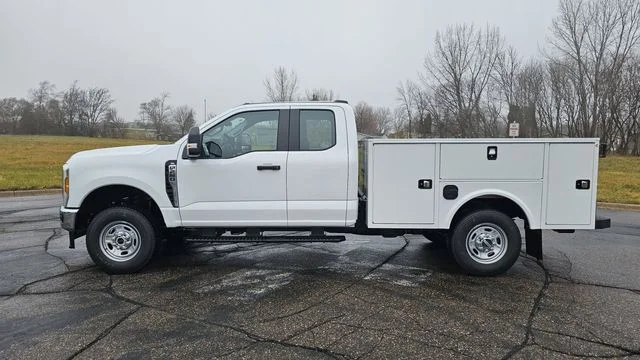 New 2026 Oxford White Ford XL image 8